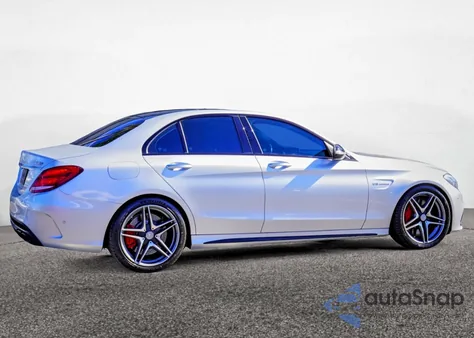 2015 Mercedes-Benz C 63 Amg-S z USA, uszkodzony, nr VIN 55SWF8HB4FU089853